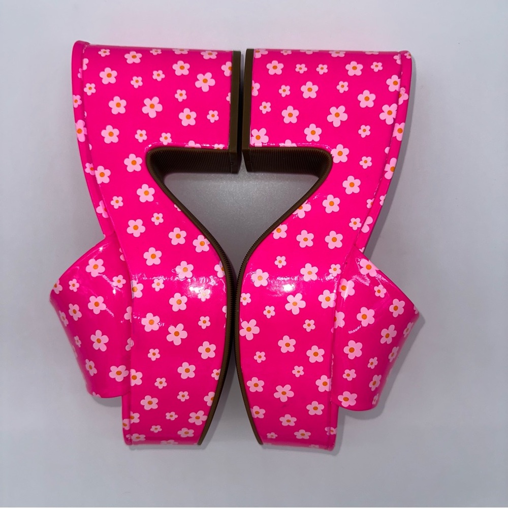 NWB Wild Pair Melbourne Bright Pink Floral Daisy Platforms Sandals - Size: 10 - Picture 9 of 15